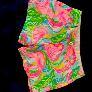 Lilly Pulitzer size 8 in excellent condition.